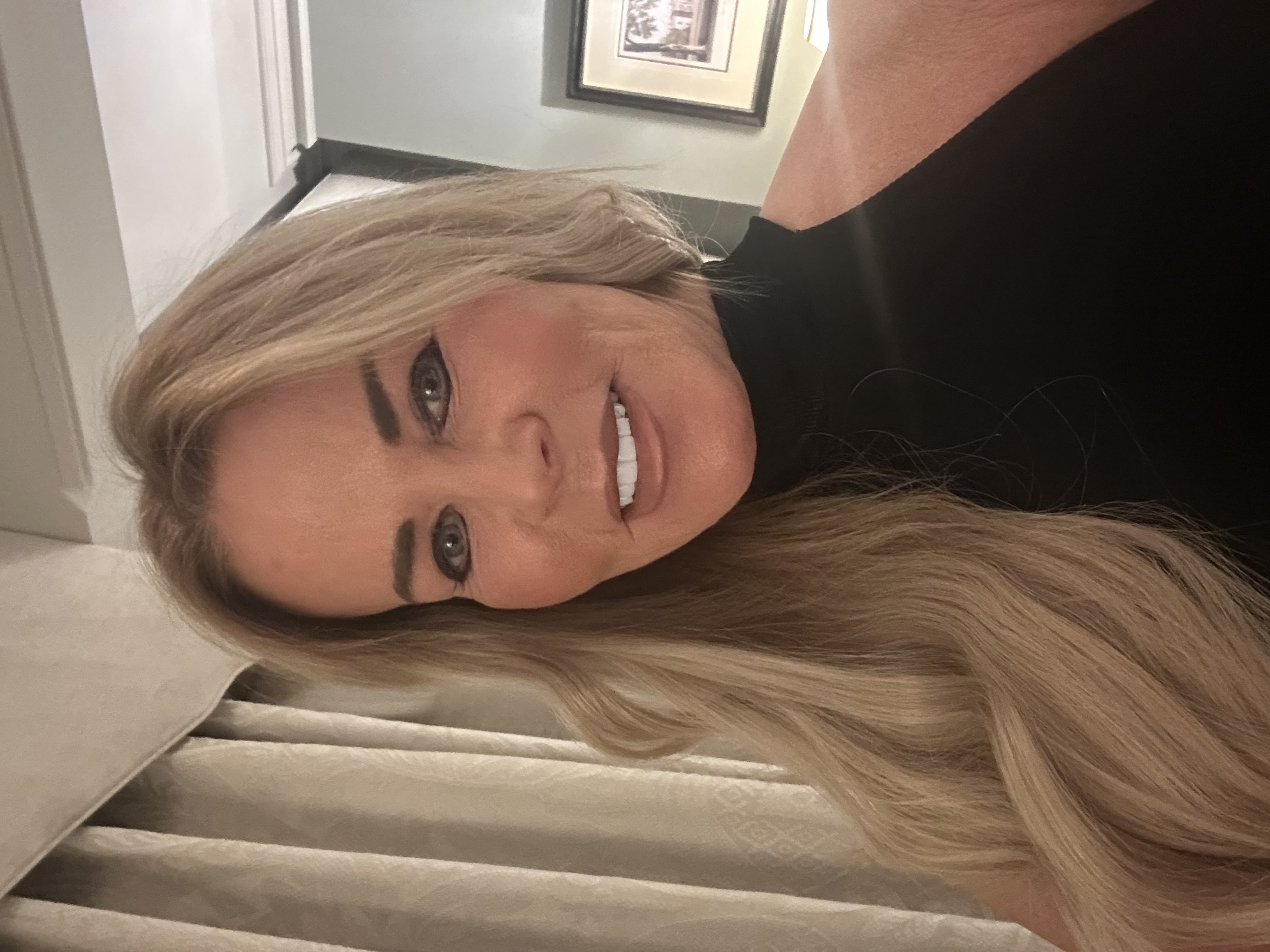 Rhona E